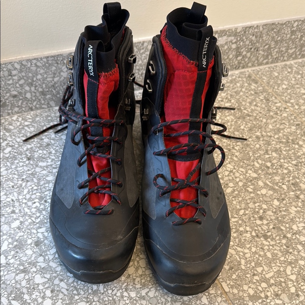 Arc'teryx Bora 2 GTX Cajun Red & Black Hiking Boots US Size 14